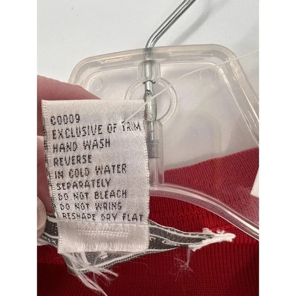 NEW W TAGS Lisa INTERNATIONAL PETITE Womens Medium Red Shopping Scooter Sweater - Picture 8 of 8